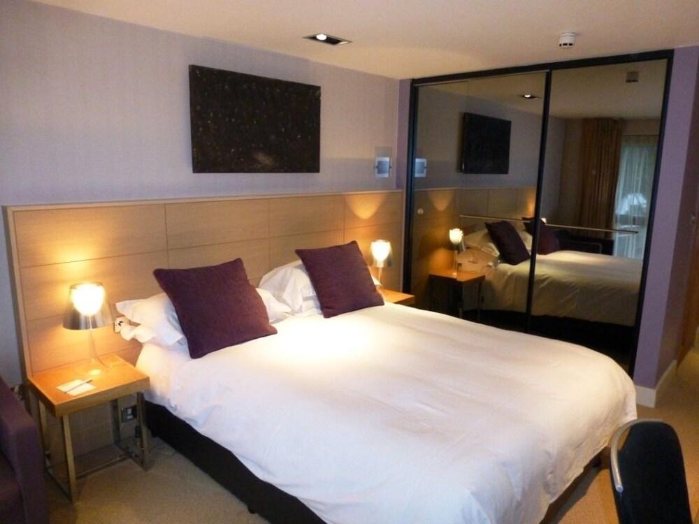 Beales Hotel Хатфийлд Екстериор снимка
