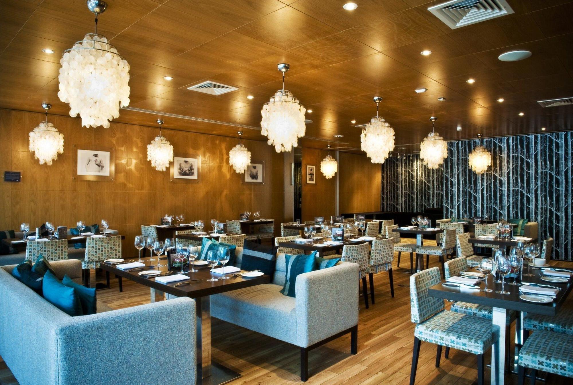 Beales Hotel Хатфийлд Екстериор снимка