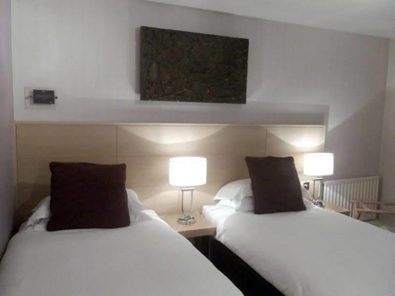 Beales Hotel Хатфийлд Екстериор снимка