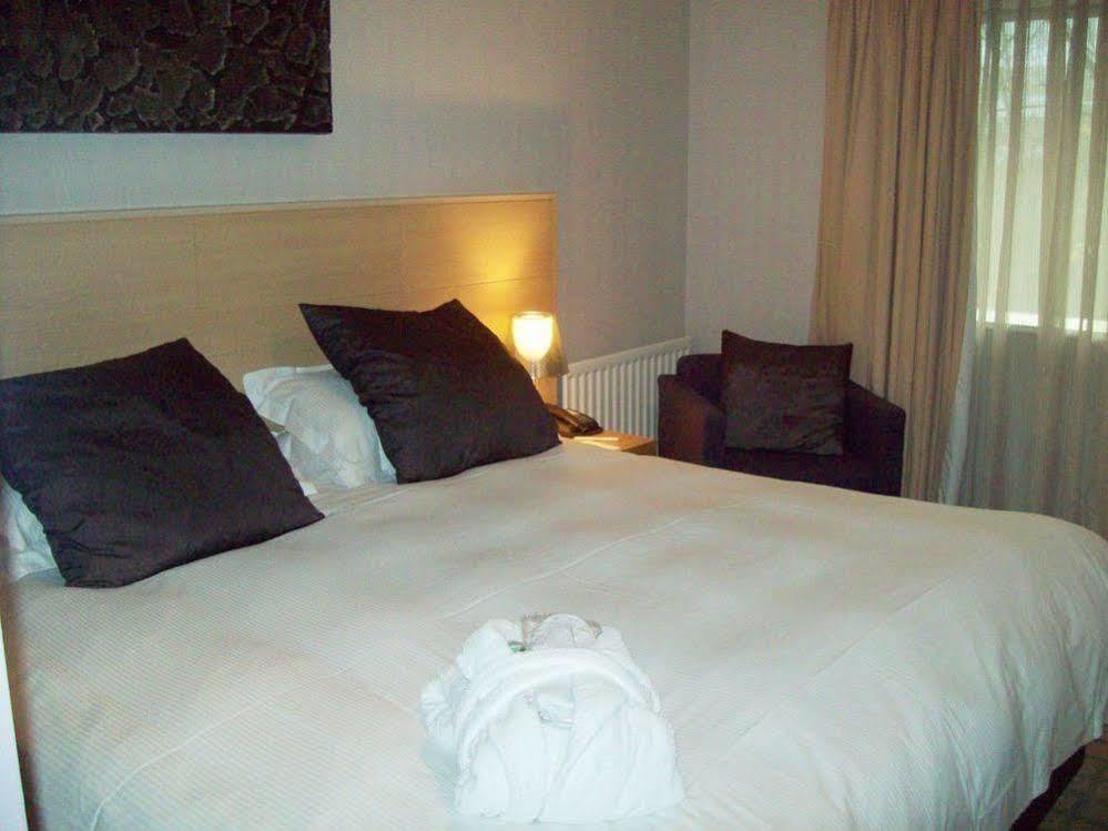 Beales Hotel Хатфийлд Екстериор снимка